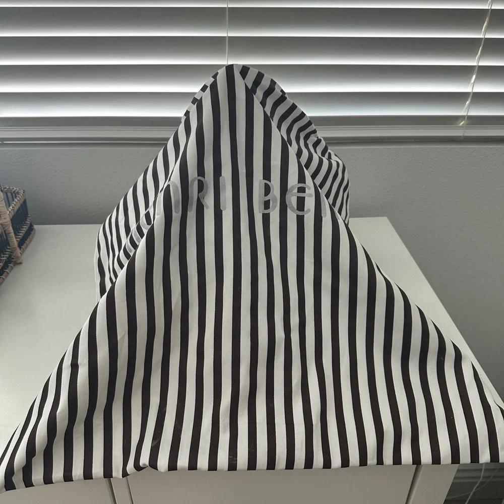 Henri Bendel B&W Plus Barrel Woven Striped Stylish Green and Brown Handbag - Picture 14 of 15